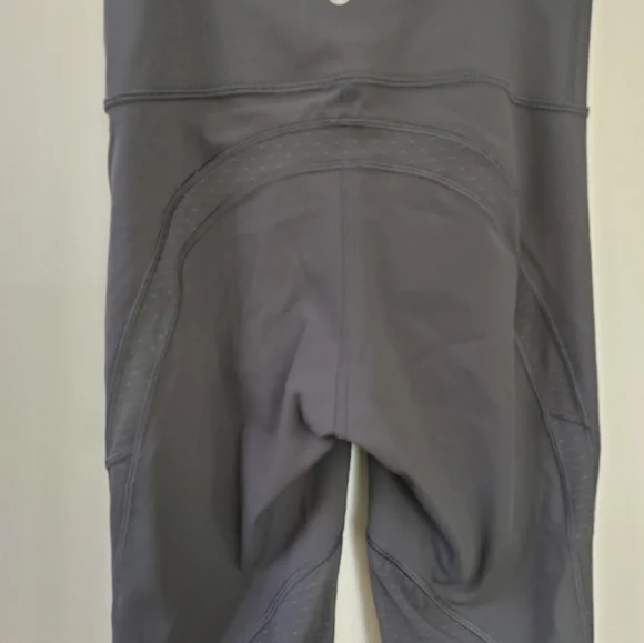 Lululemon Charcoal Grey Crop Leggings ~ Size 4 - Picture 6 of 14